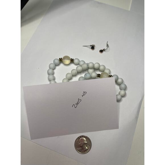 three white bracelets set costume jewelry pull on stretch some clear beads - Picture 12 of 13